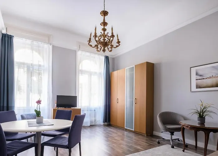 New York Cafe Apartment In Center