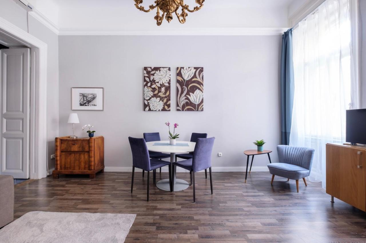 Homestay New York Cafe In Center *